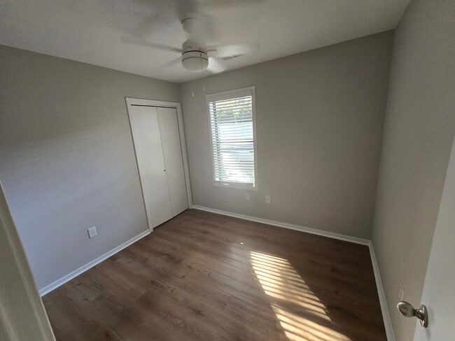 Building Photo - 1739 River Front Dr