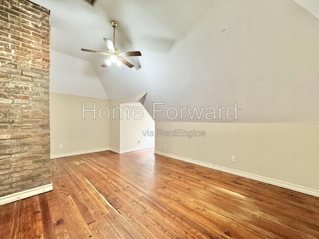 Foto del edificio - 369 S Broadway Park