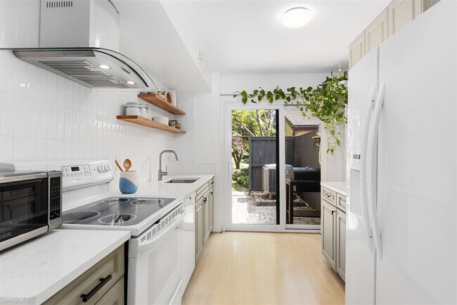 Foto del edificio - 3 br, 1.5 bath Townhome - 11247 Snowflake ...