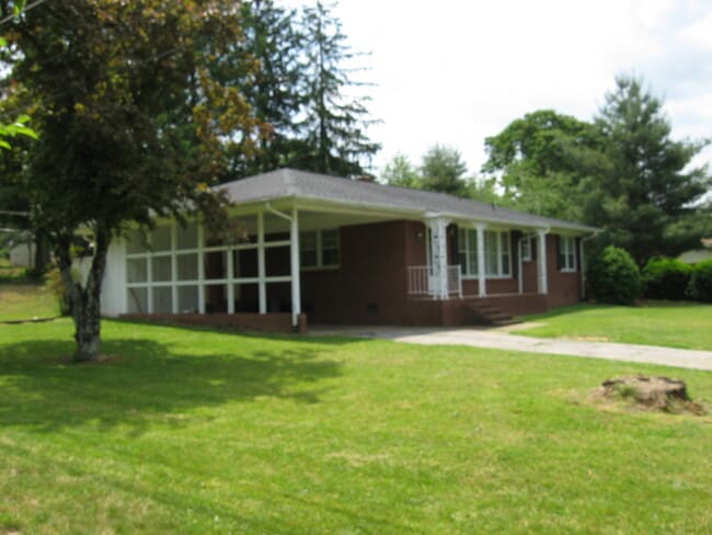 Foto del edificio - 307 Oak Grove Rd