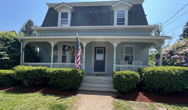 View of the front of the property - 48 Bank St