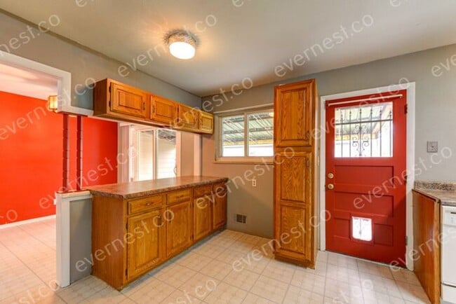 Foto del edificio - 3191 Troy St