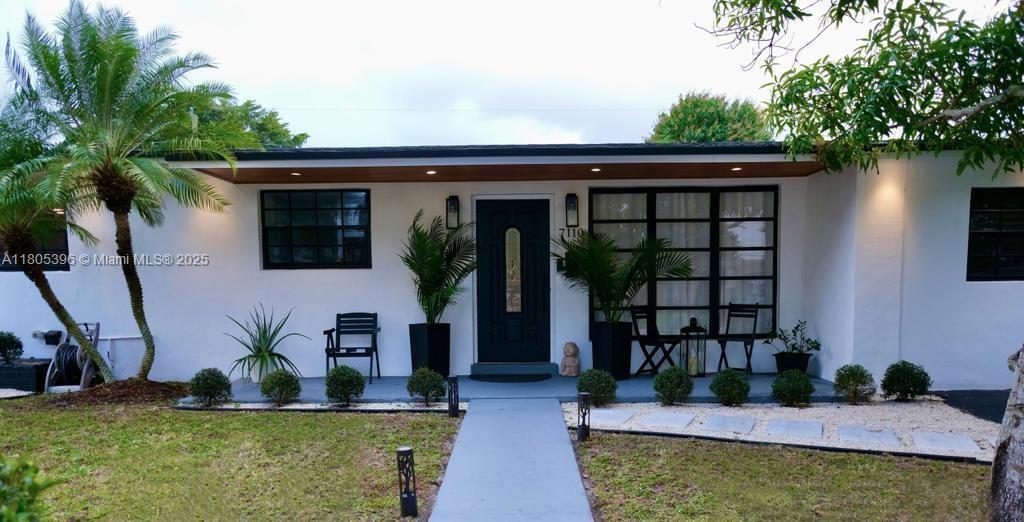 Foto principal - 7110 Duval St