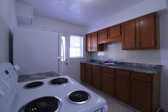 Foto del edificio - September FREE On This 2 Bedroom 2 Bath Du...