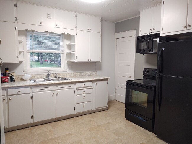Foto del edificio - Charming 3-Bedroom Home in a Convenient Location