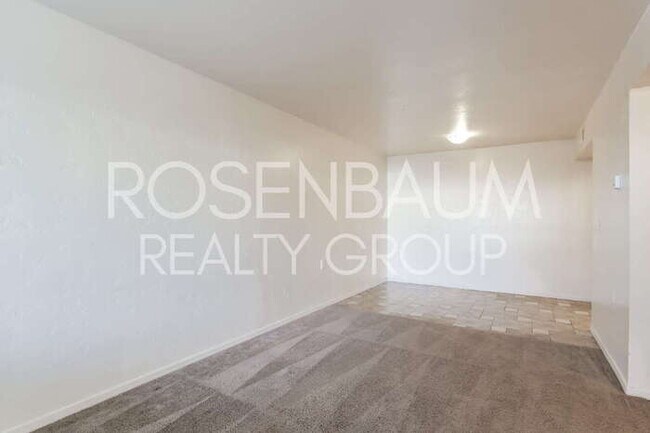 Building Photo - Gorgeous 1-bed, 1-bath downstairs apartmen...