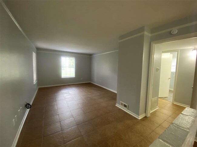 Building Photo - 500 Willow Dr