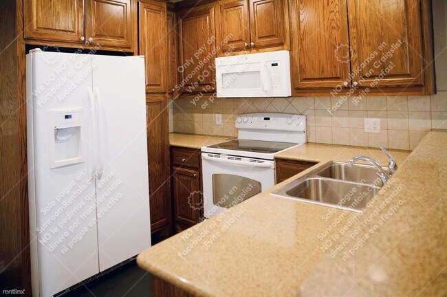 Foto del edificio - 2 br, 1 bath Triplex - 780 Rocky Ridge Flatts