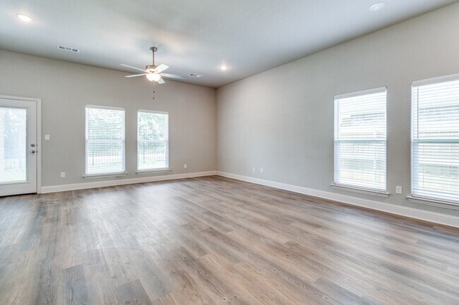 Building Photo - 1609 Aleia Cv