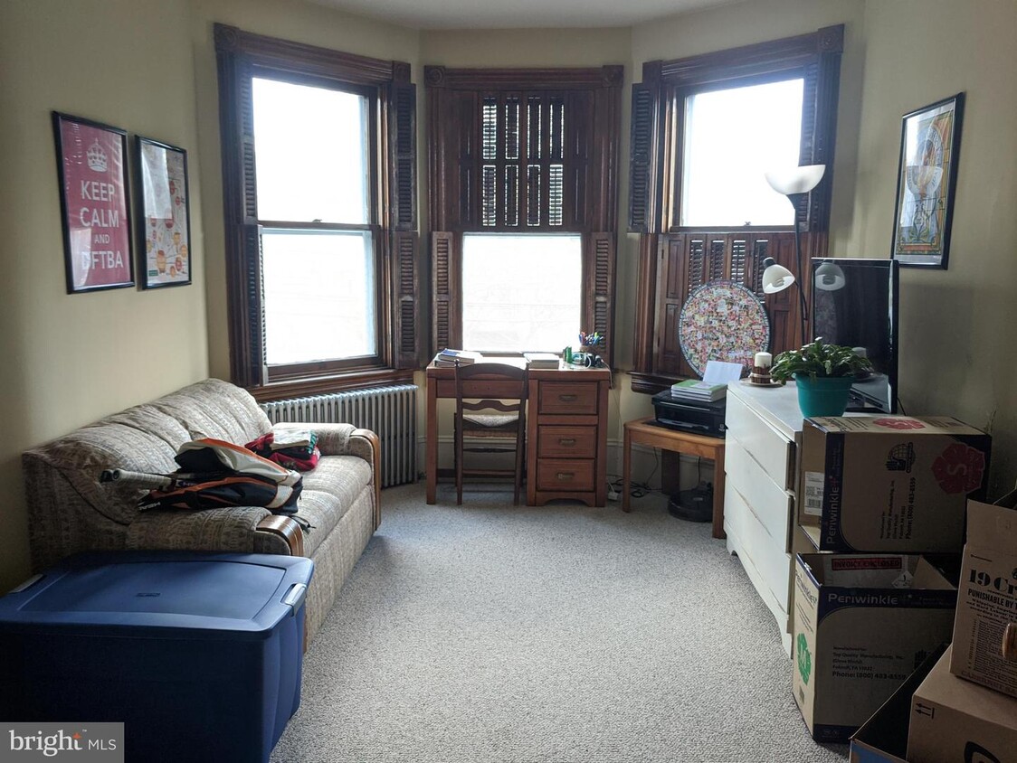 Primary Photo - 306 W King St