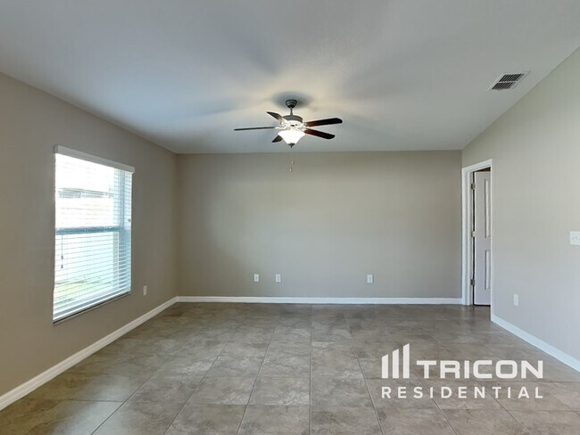 Building Photo - 207 English Channel Place Dover FL