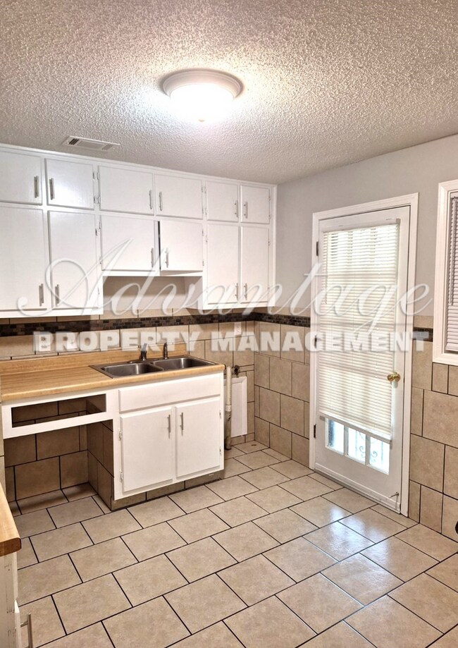 Foto del edificio - Charming 3-bedroom, 1-bath home in the hea...