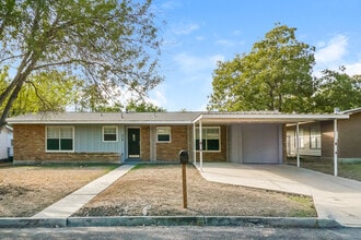 Building Photo - 906 Olney Dr
