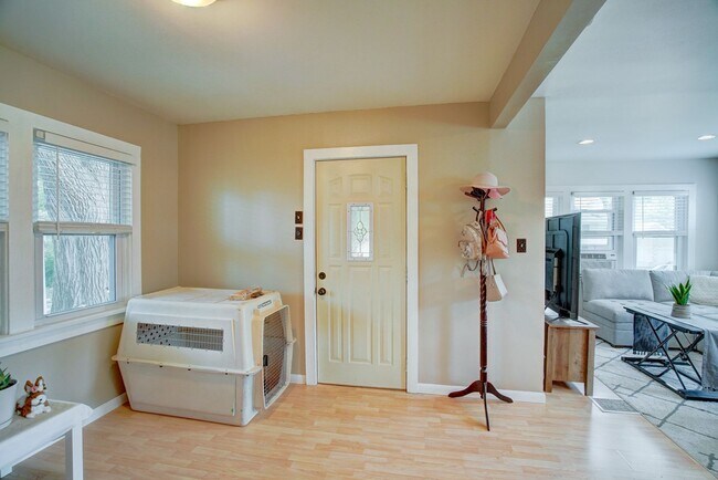 Building Photo - 1606 Steensland Dr