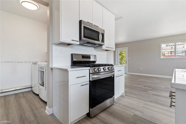 Building Photo - 3 br, 2 bath House - 2845 SW 24th St