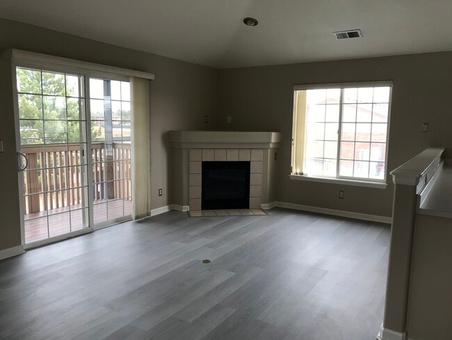 Living - 960 W 112th Ave