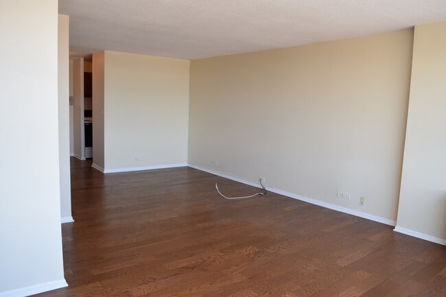 Building Photo - 2728 N Hampden Ct