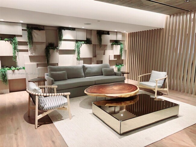 Building Photo - 2301 Collins Ave