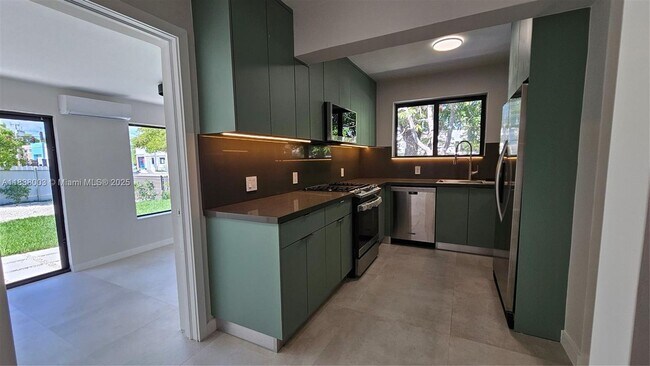 Foto del edificio - 424 NE 63rd St
