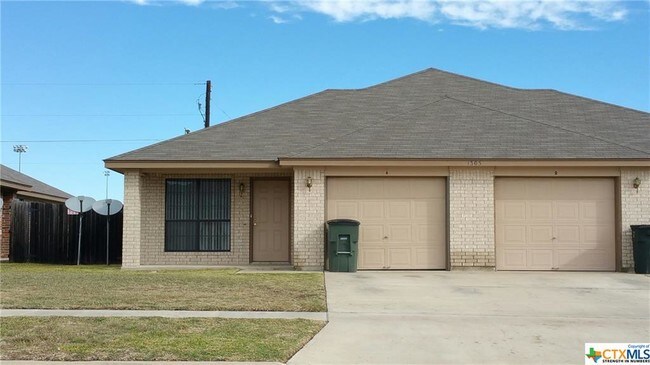 Foto del edificio - 1305 Nicholas Cir