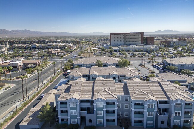 Foto del edificio - 6955 N Durango Dr