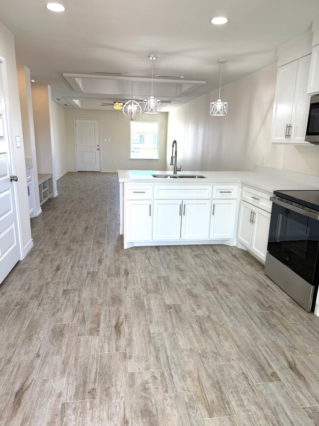 Building Photo - 680 Seminole Ln