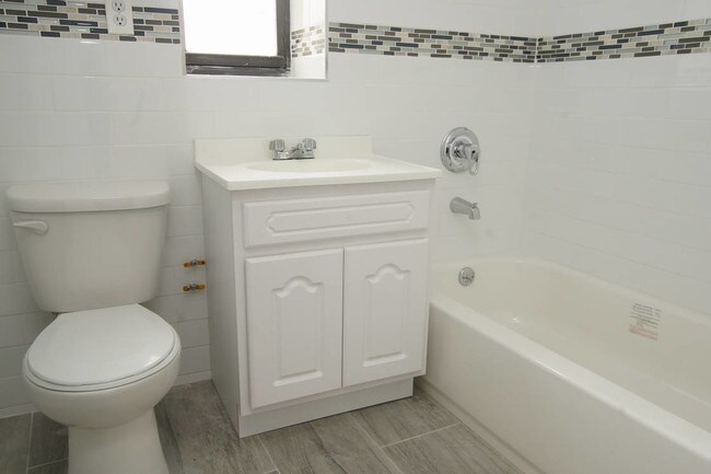 Foto del edificio - 686 E 234th St