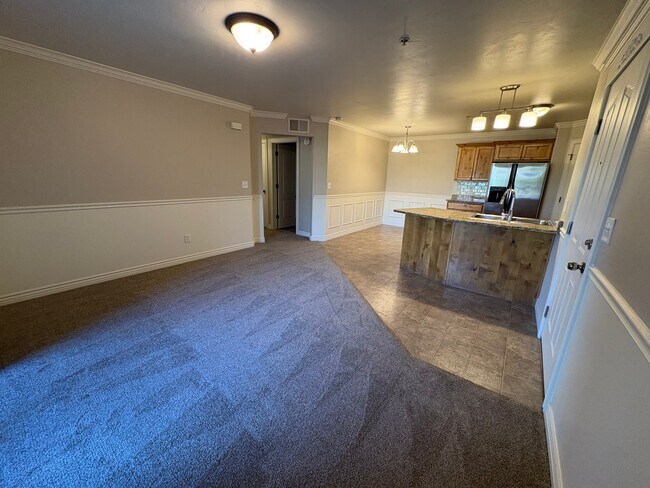 Building Photo - 684 S 2150 W
