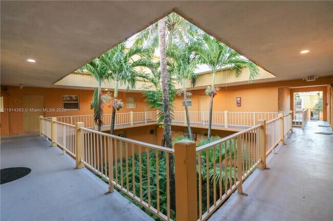 Foto del edificio - 17901 NW 68th Ave