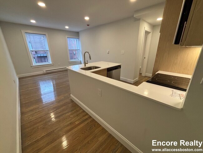 Building Photo - 529 Beacon St