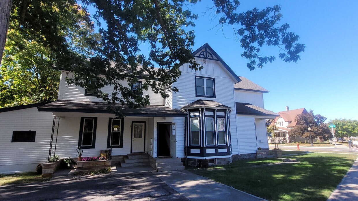 Primary Photo - Downtown Traverse City Rental – 1BR Street...