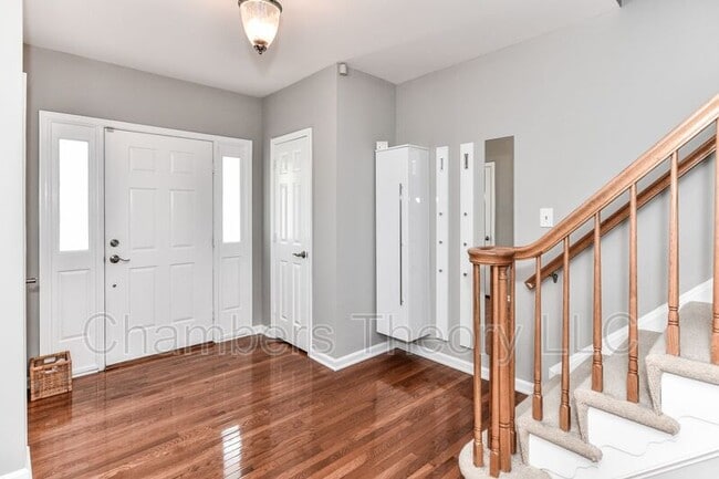 Foto del edificio - 6033 Woodlake Ln
