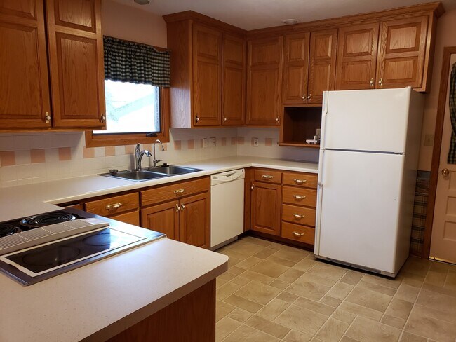 Foto del edificio - 3 bedroom, 1.5 Bath Home located near Skyv...