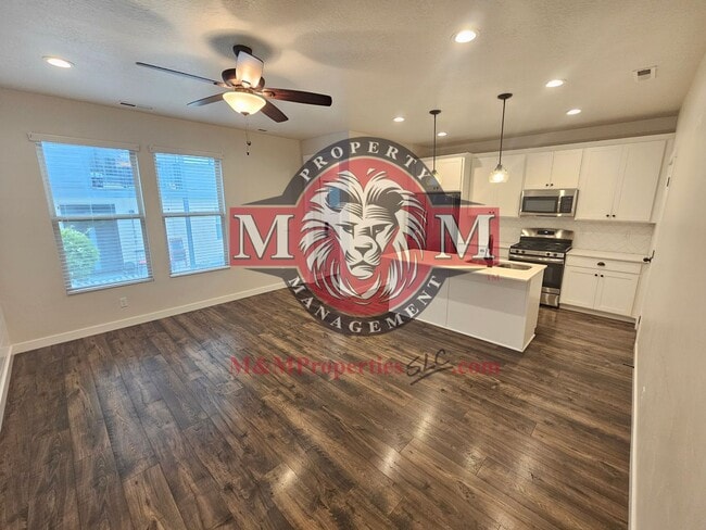 Foto del edificio - Great 3 Bd 2 Ba Townhome 2 Car Garage