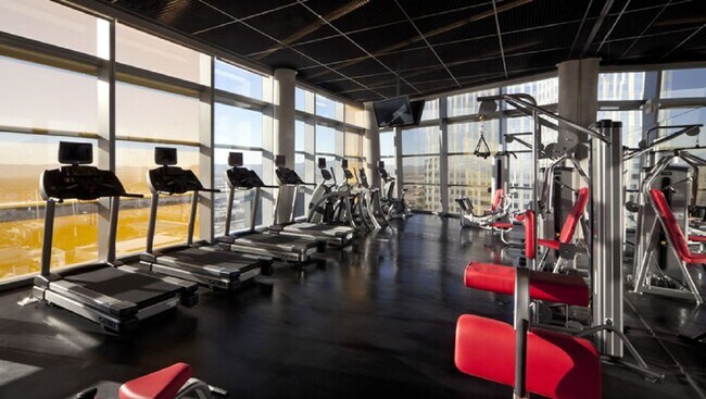 Foto del edificio - Wake Up to the Las Vegas Skyline – Premium 2-Bedroom Unit with Wall-to-Wall Windows