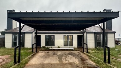 Building Photo - 3023 Beechwood St