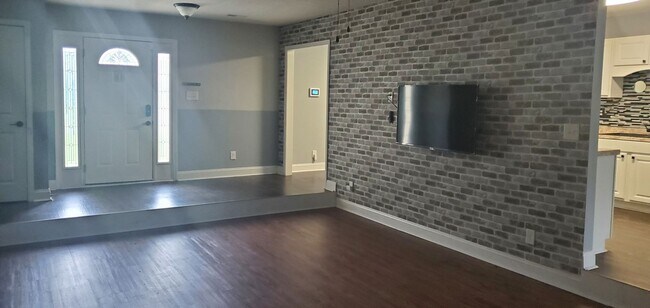 Building Photo - 1401 Carnsmore Dr