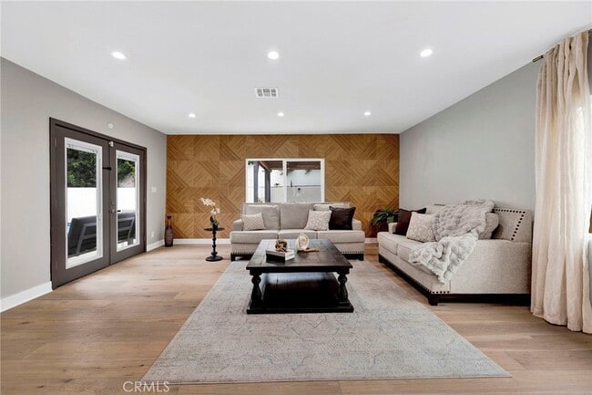 Building Photo - 4912 Alonzo Ave