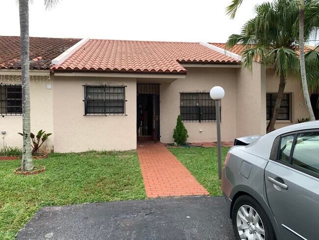 Building Photo - 6218 SW 147th Ct