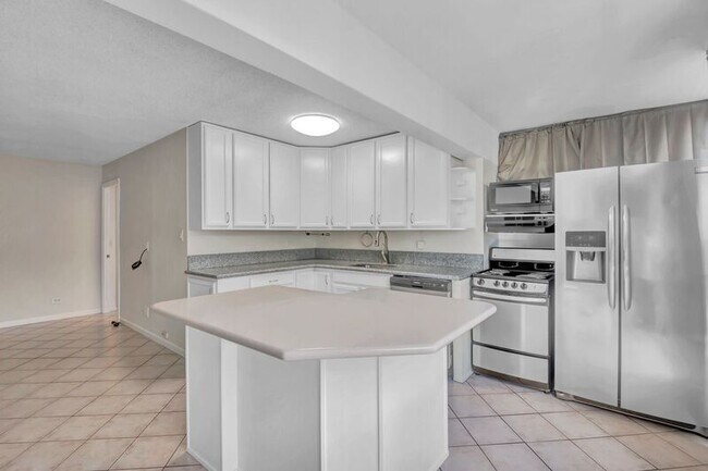 Building Photo - 2609 Ala Wai Blvd