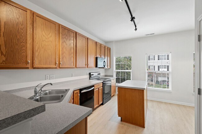 Building Photo - 2 BR Townhome just minutes from RTP!!  Ava...