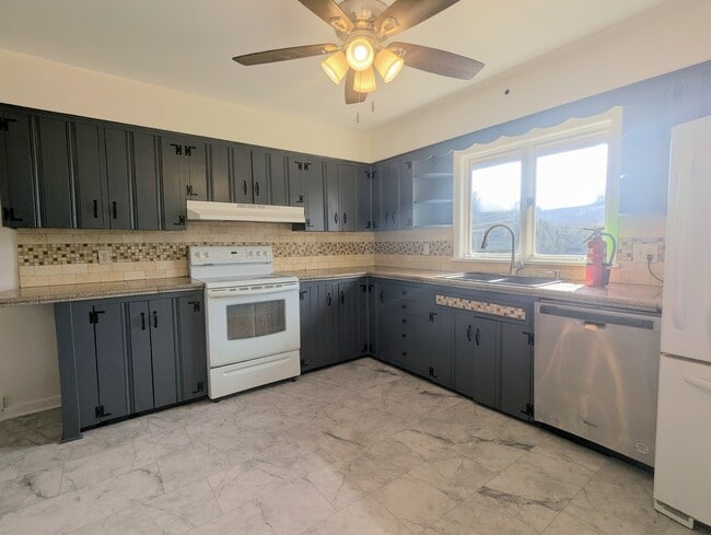 Foto del edificio - 117 Edna Rd