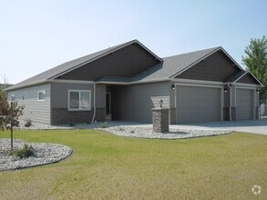 Building Photo - 1320 E Chelan Ct