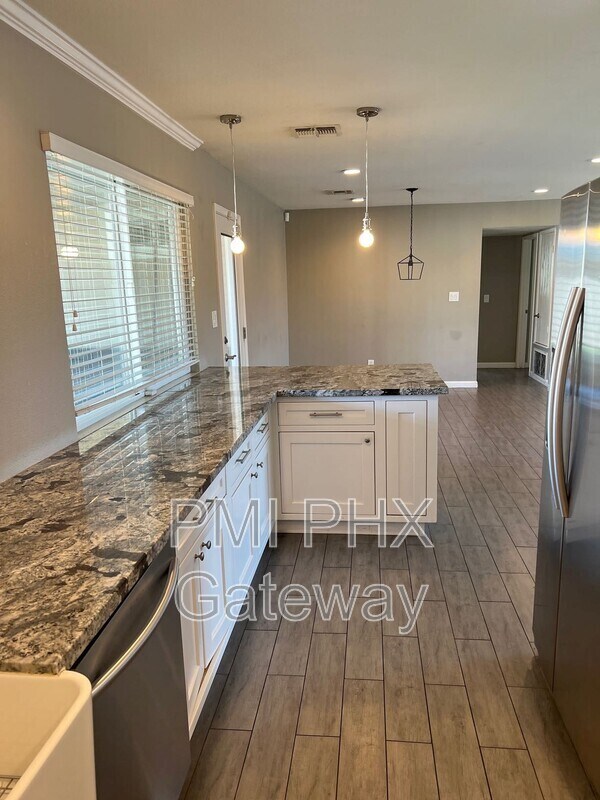 Foto del edificio - 1336 W 12th St