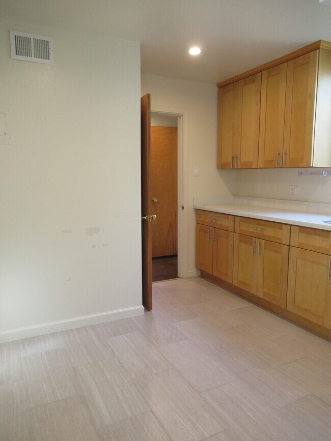 Building Photo - 233 Dolores St