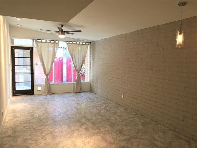 Building Photo - 3066 N 32nd St