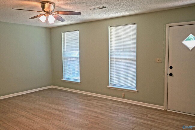Foto del edificio - 504 Delaney Rd NW