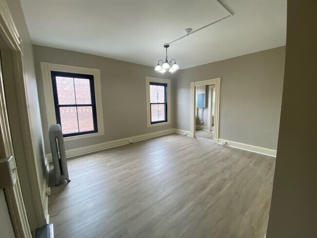 Building Photo - 39 Pleasant St