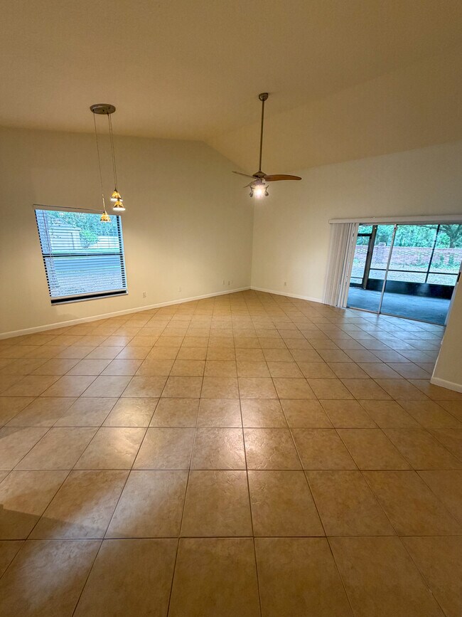 Sala de estar - 1001 Burnett St