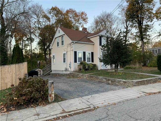 Building Photo - 91 Maple Ave